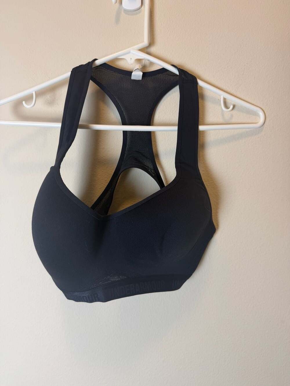 Under Armour Sports Bra Size 34C Black Heatgear